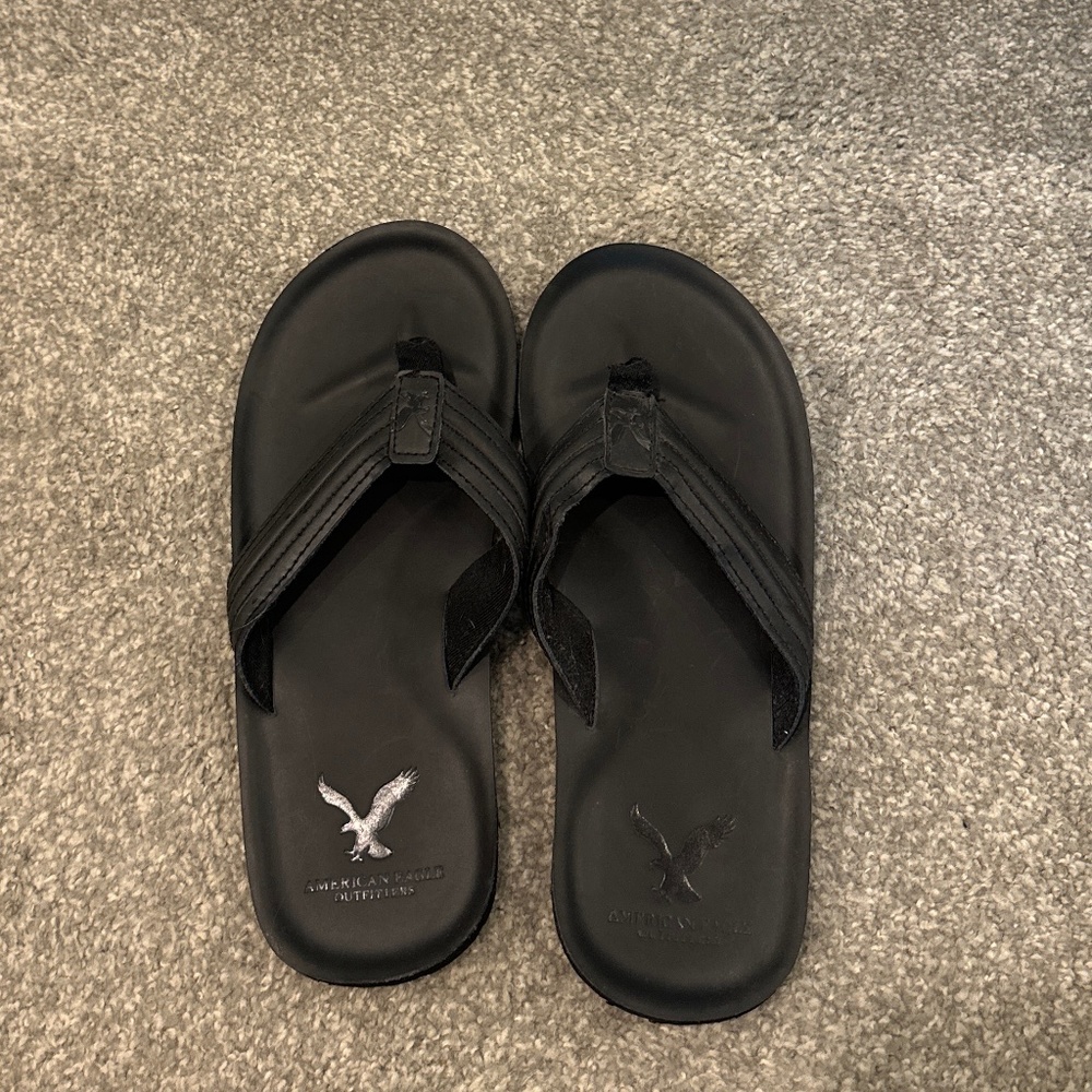 Men’s American Eagle flip flops